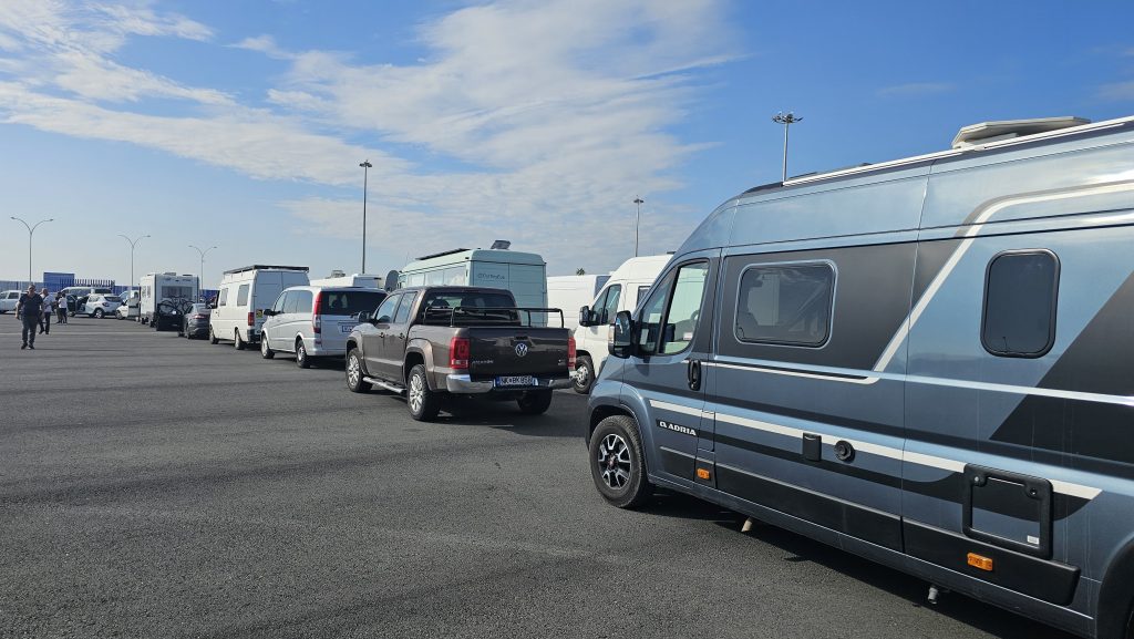 Warteschlange Fähre