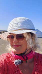 Diane mit Fahrradhelm