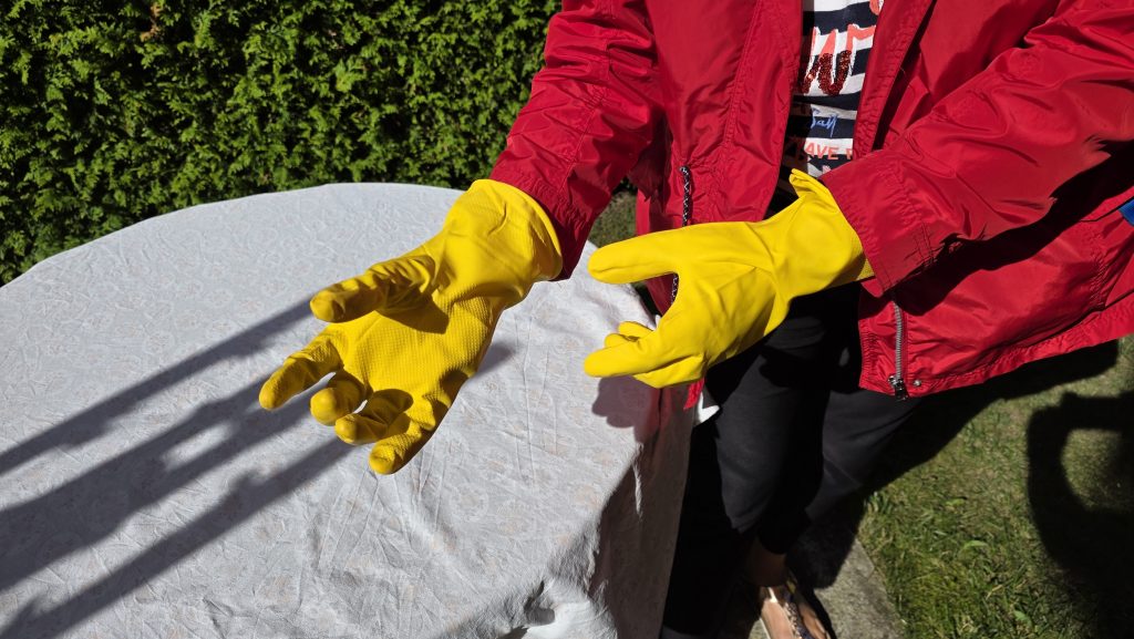 Handschuhe zum Brennnesselsamen sammeln