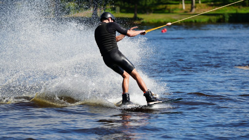 Wasserski fahren groß