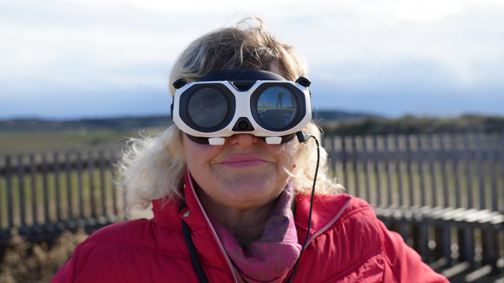 Diane mit Drohnenbrille