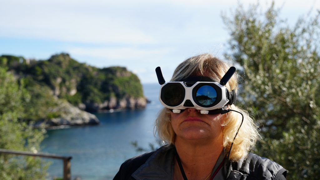 Diane fliegt Antigravity A1